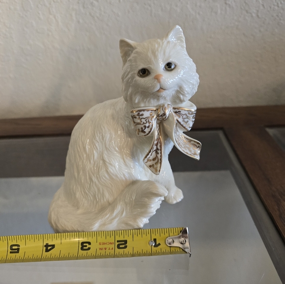 Lenox "Sitting Pretty" kitty figurine. - Picture 7 of 7